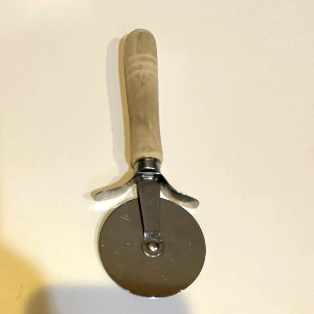 VTG STAINLESS STEEL PIZZA CUTTER WHEEL WOODEN HANDLE 7” BLADE GUARD COLLAR